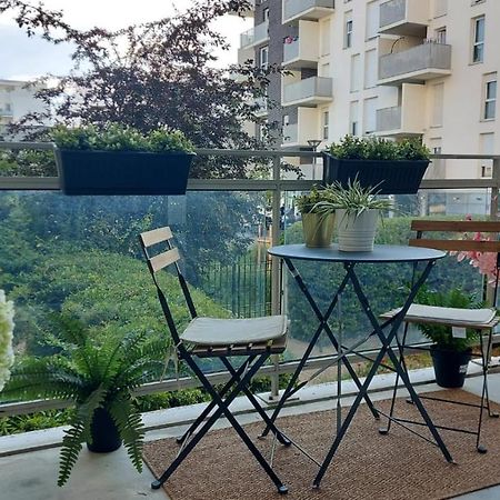 Studio Charmant Cergy Le Haut Au Pied De La Gare ! Parking Prive ! Apartment Ngoại thất bức ảnh