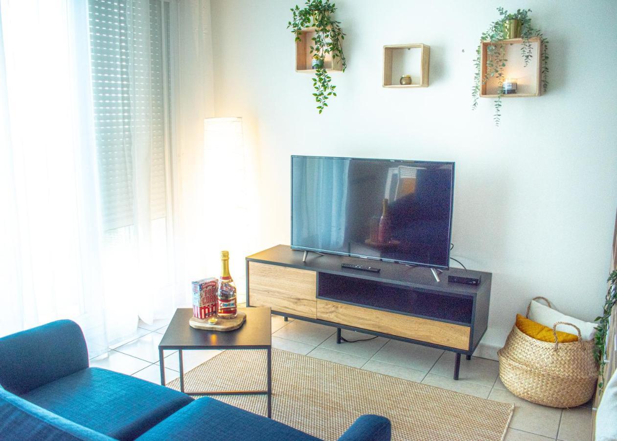 Studio Charmant Cergy Le Haut Au Pied De La Gare ! Parking Prive ! Apartment Ngoại thất bức ảnh