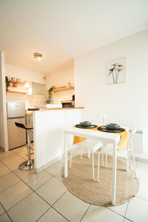 Studio Charmant Cergy Le Haut Au Pied De La Gare ! Parking Prive ! Apartment Ngoại thất bức ảnh