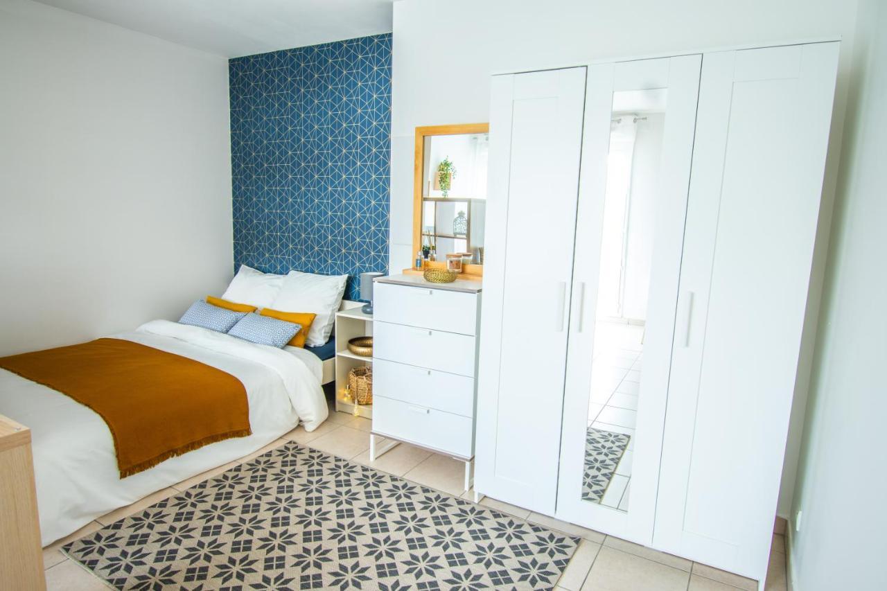 Studio Charmant Cergy Le Haut Au Pied De La Gare ! Parking Prive ! Apartment Ngoại thất bức ảnh