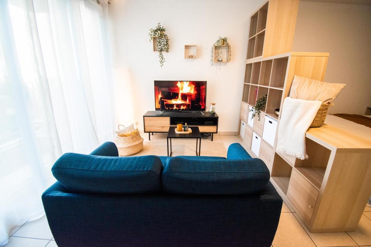 Studio Charmant Cergy Le Haut Au Pied De La Gare ! Parking Prive ! Apartment Ngoại thất bức ảnh
