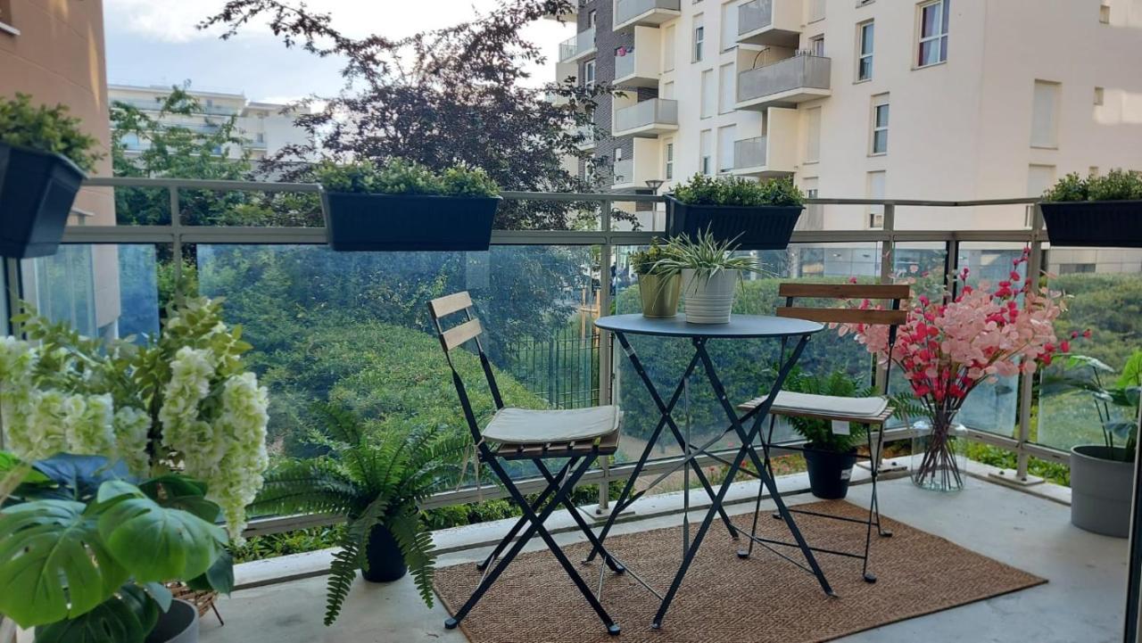 Studio Charmant Cergy Le Haut Au Pied De La Gare ! Parking Prive ! Apartment Ngoại thất bức ảnh