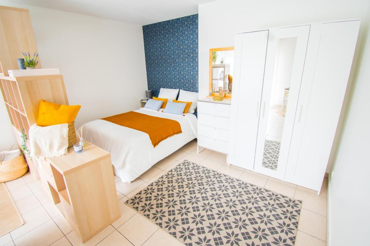 Studio Charmant Cergy Le Haut Au Pied De La Gare ! Parking Prive ! Apartment Ngoại thất bức ảnh